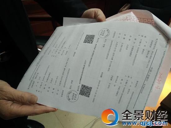 有時(shí)候一頁(yè)匯款記錄就達(dá)1萬(wàn)元