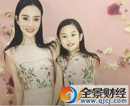 李小璐甜馨拍寫真