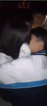 廣東一中學(xué)女生遭多名男生強吻